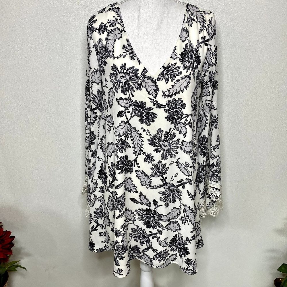 ASTR The Label Black & White Floral Y2K Bell Sleeve Tunic/Dress
